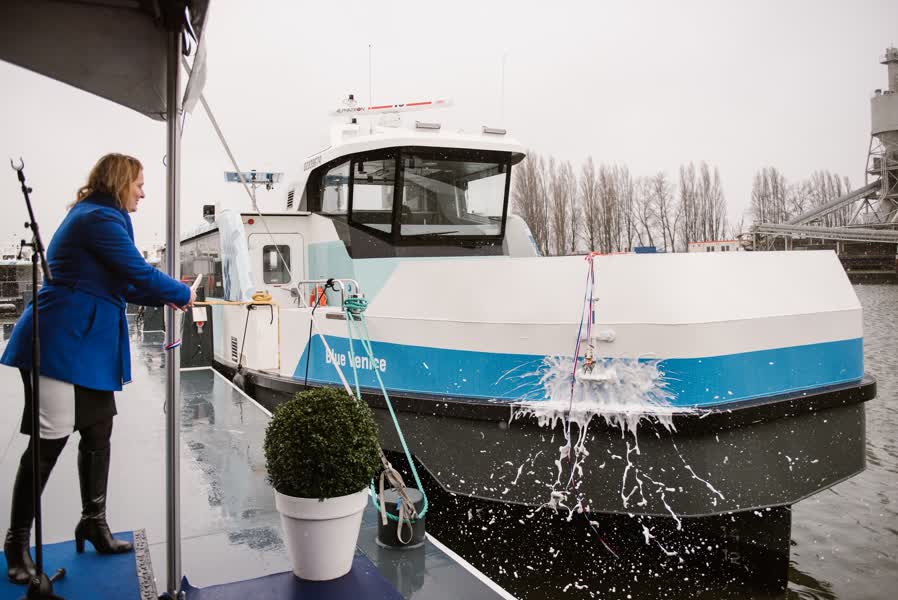 Deze Elektrische Waterbus Vaart Vanaf April Tussen De Drechtsteden