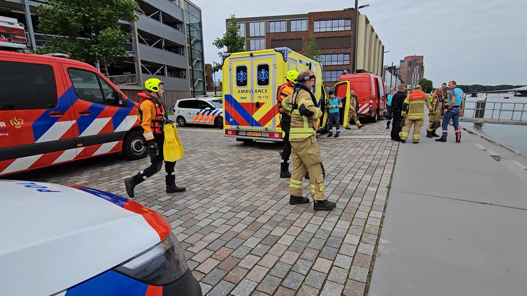 Hulpdiensten Massaal Uitgerukt Na Melding Van Persoon Te Water